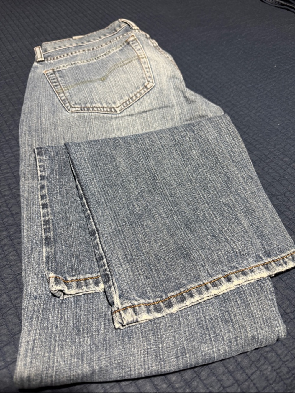 Mens Levi 559 32x36 light wash, gently used. Long